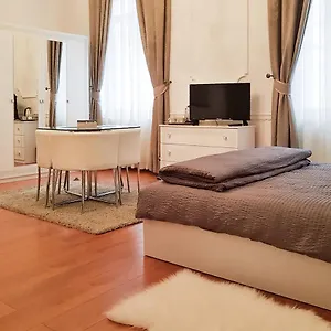 Ekszerdoboz A Budai Var Alatt Budapest